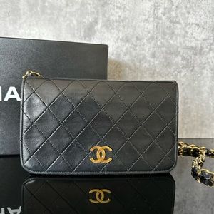Authentic Chanel CC full flap mini matelasse chain shoulder bag.